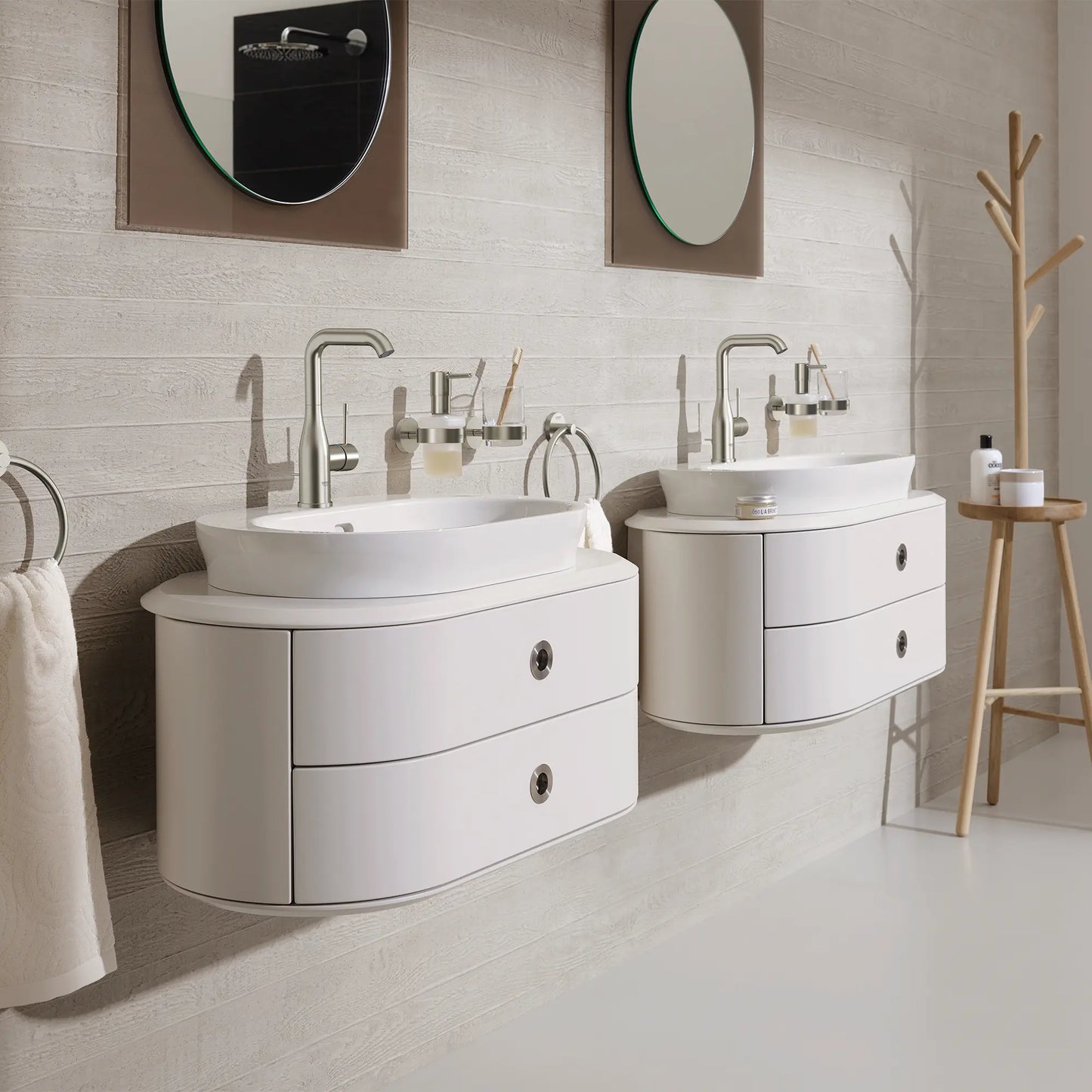 Grohe Essence New Single Hole Single-Handle L-Size Bathroom Faucet 4.5 L/Min (1.2 Gpm)