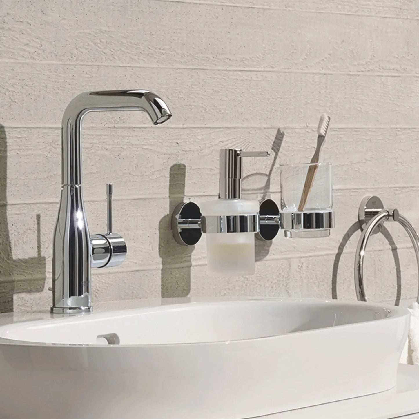 Grohe Essence New Single Hole Single-Handle L-Size Bathroom Faucet 4.5 L/Min (1.2 Gpm)