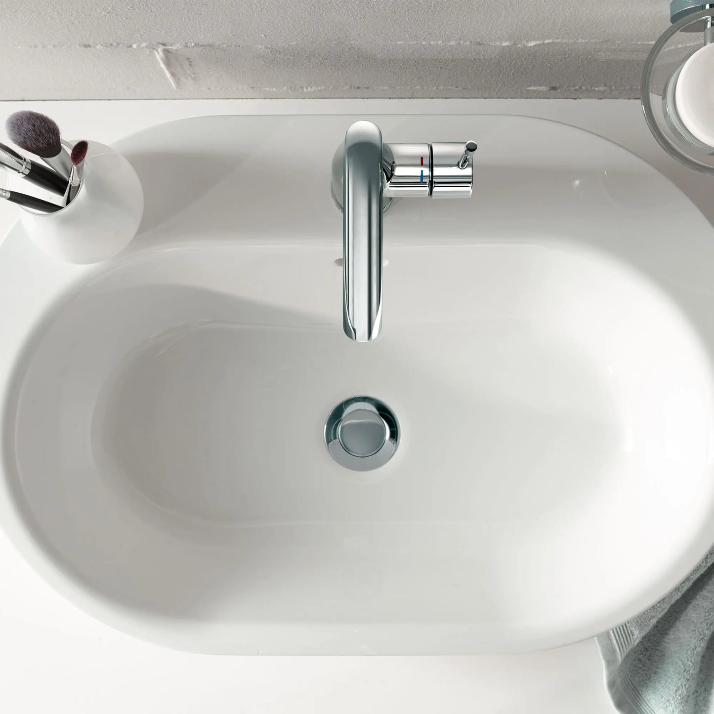 Grohe Essence New Single Hole Single-Handle L-Size Bathroom Faucet 4.5 L/Min (1.2 Gpm)