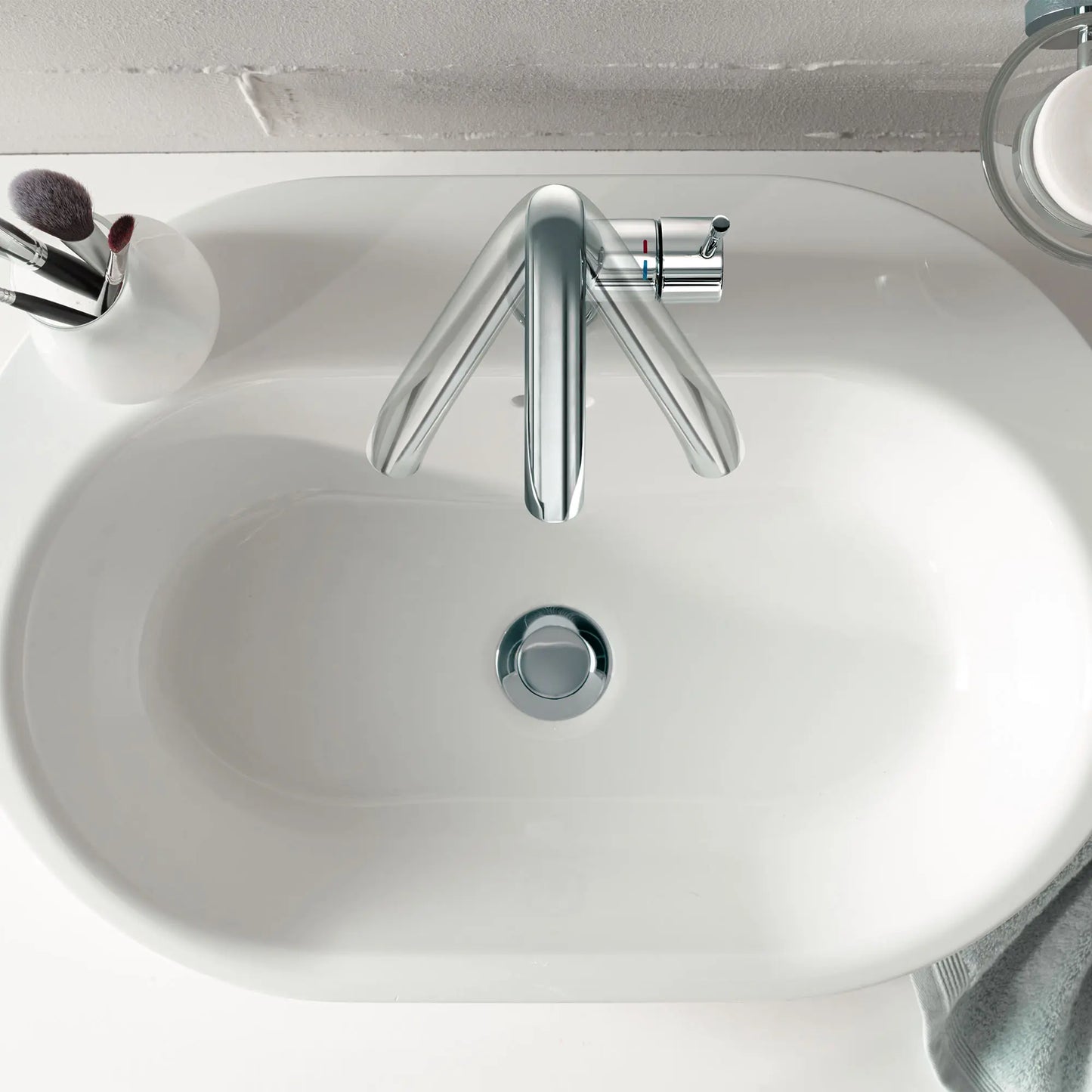 Grohe Essence New Single Hole Single-Handle L-Size Bathroom Faucet 4.5 L/Min (1.2 Gpm)