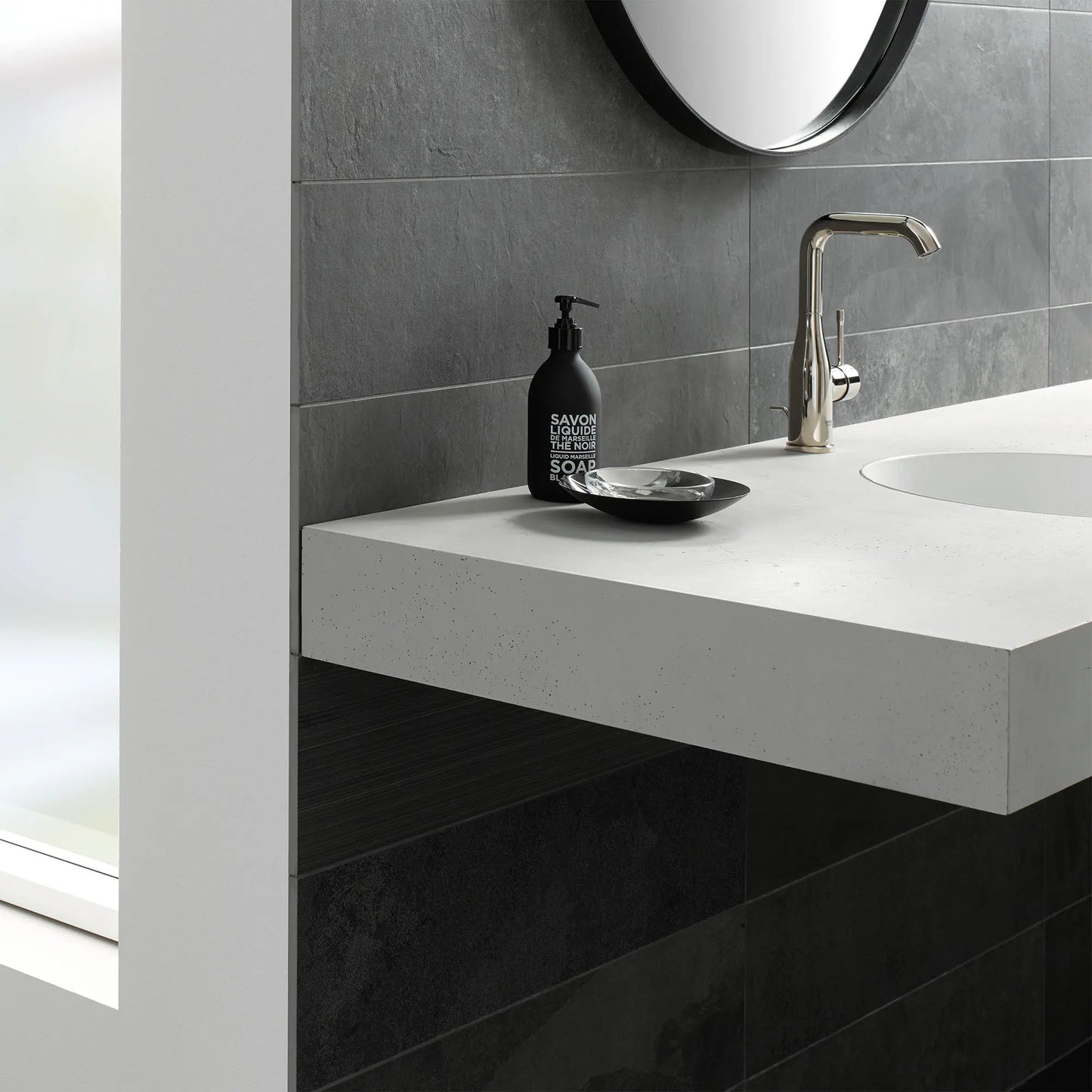 Grohe Essence New Single Hole Single-Handle L-Size Bathroom Faucet 4.5 L/Min (1.2 Gpm)