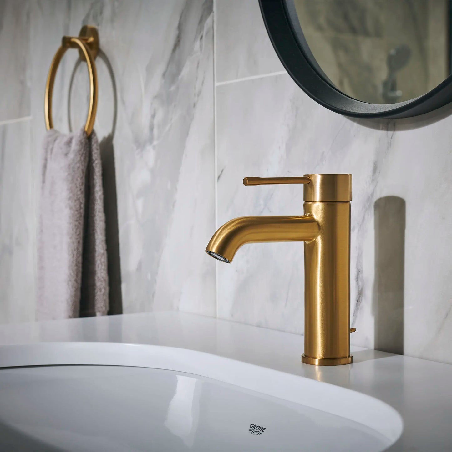 Grohe Essence New Single Hole Single-Handle S-Size Bathroom Faucet 4.5 L/Min (1.2 Gpm)