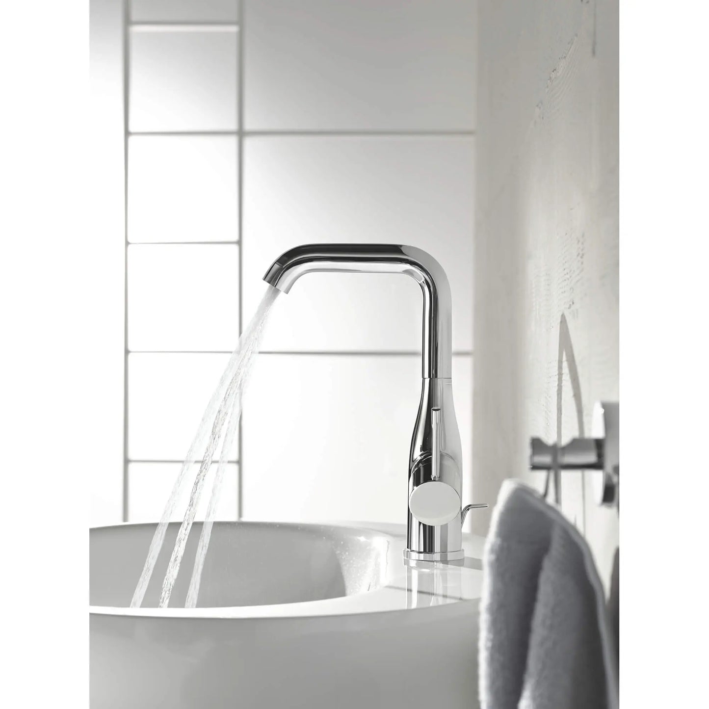 Grohe Essence New Single Hole Single-Handle L-Size Bathroom Faucet 4.5 L/Min (1.2 Gpm)