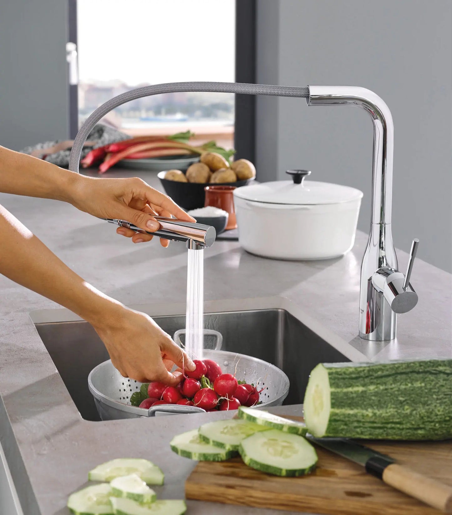 Grohe Essence New Single - Handle Pull - Out Kitchen Faucet Dual Spray 6.6 L/min (1.75 gpm) - Golzar Home