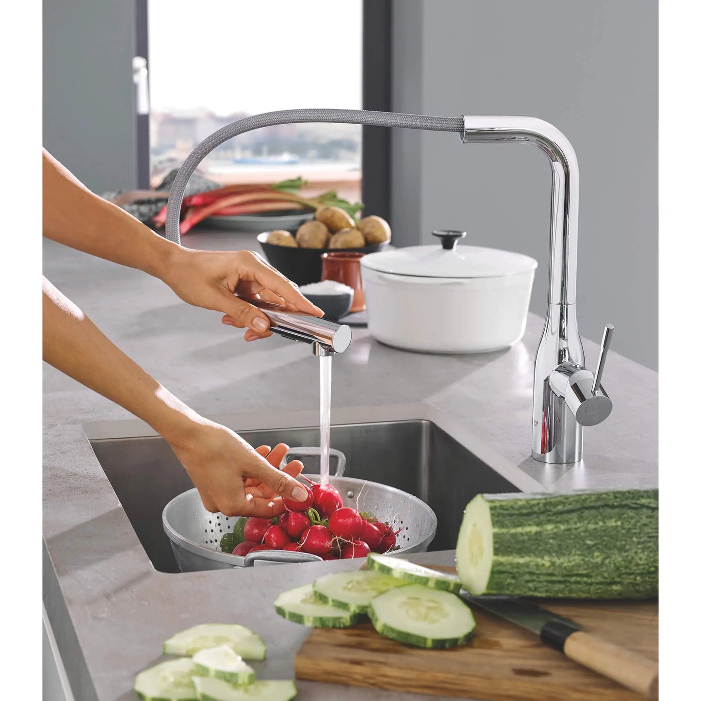 Grohe Essence New Single - Handle Pull - Out Kitchen Faucet Dual Spray 6.6 L/min (1.75 gpm) - Golzar Home
