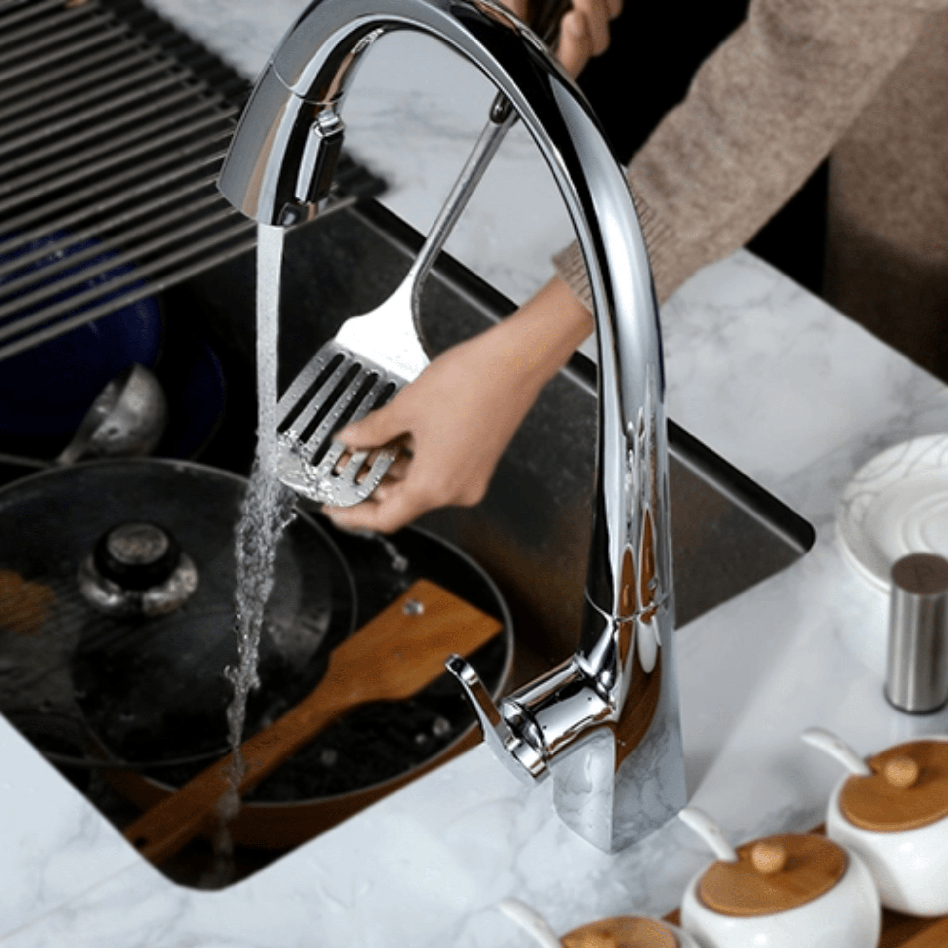 Visentin Modern Pull-Down Kitchen Faucet - Golzar Home