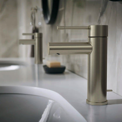 Grohe Essence New Single Hole Single-Handle S-Size Bathroom Faucet 4.5 L/Min (1.2 Gpm)