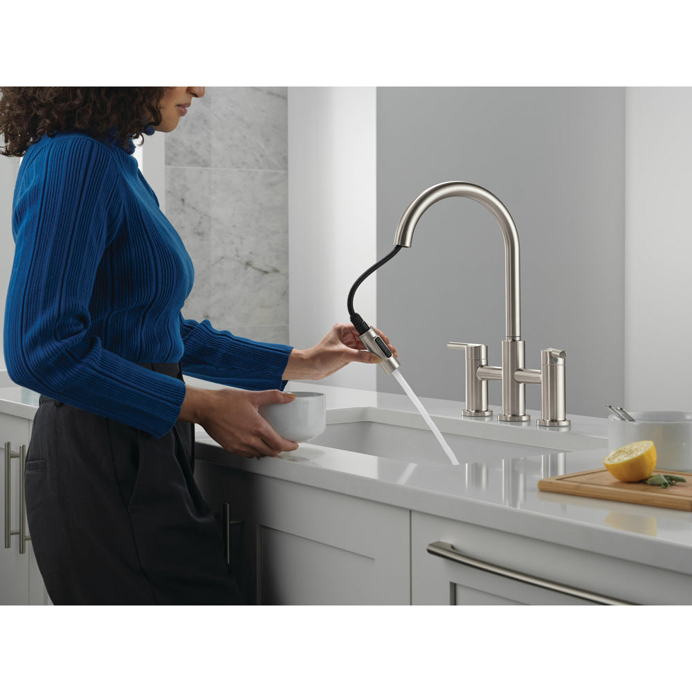 Delta Nicoli Pull-Down Bridge