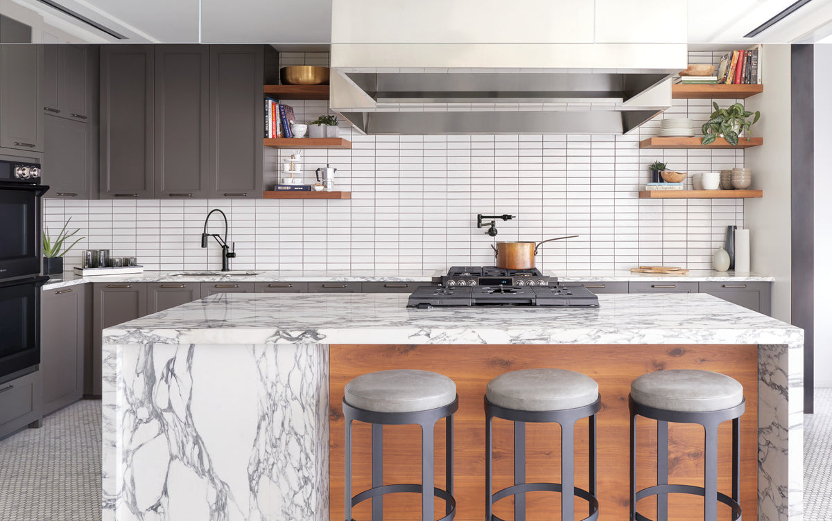 Solna Single Handle Articulating Kitchen Kitchen Faucet with SmartTouch Technology lifestyle