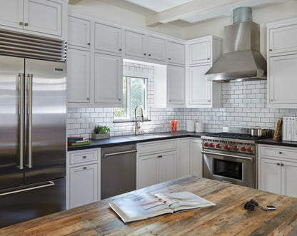 Solna Single Handle Articulating Kitchen Kitchen Faucet with SmartTouch Technology lifestyle