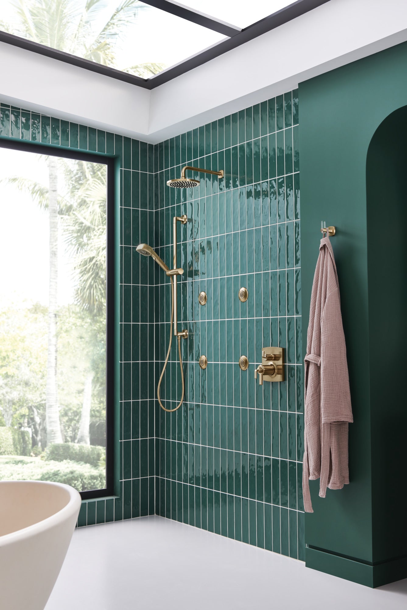 Allaria Multi-Function Slide Bar Handshower lifestyle
