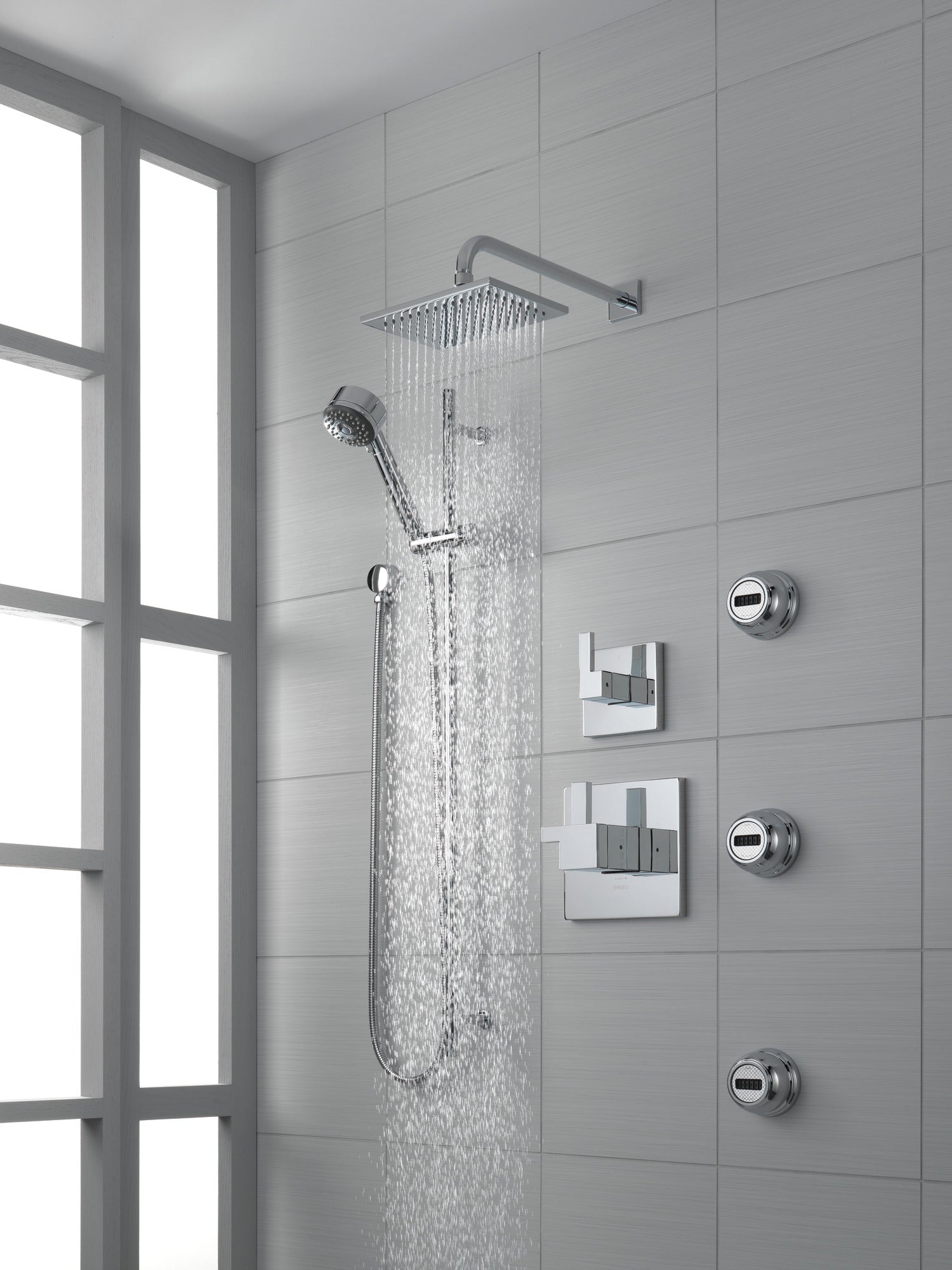 Siderna Rectangular Raincan Showerhead lifestyle