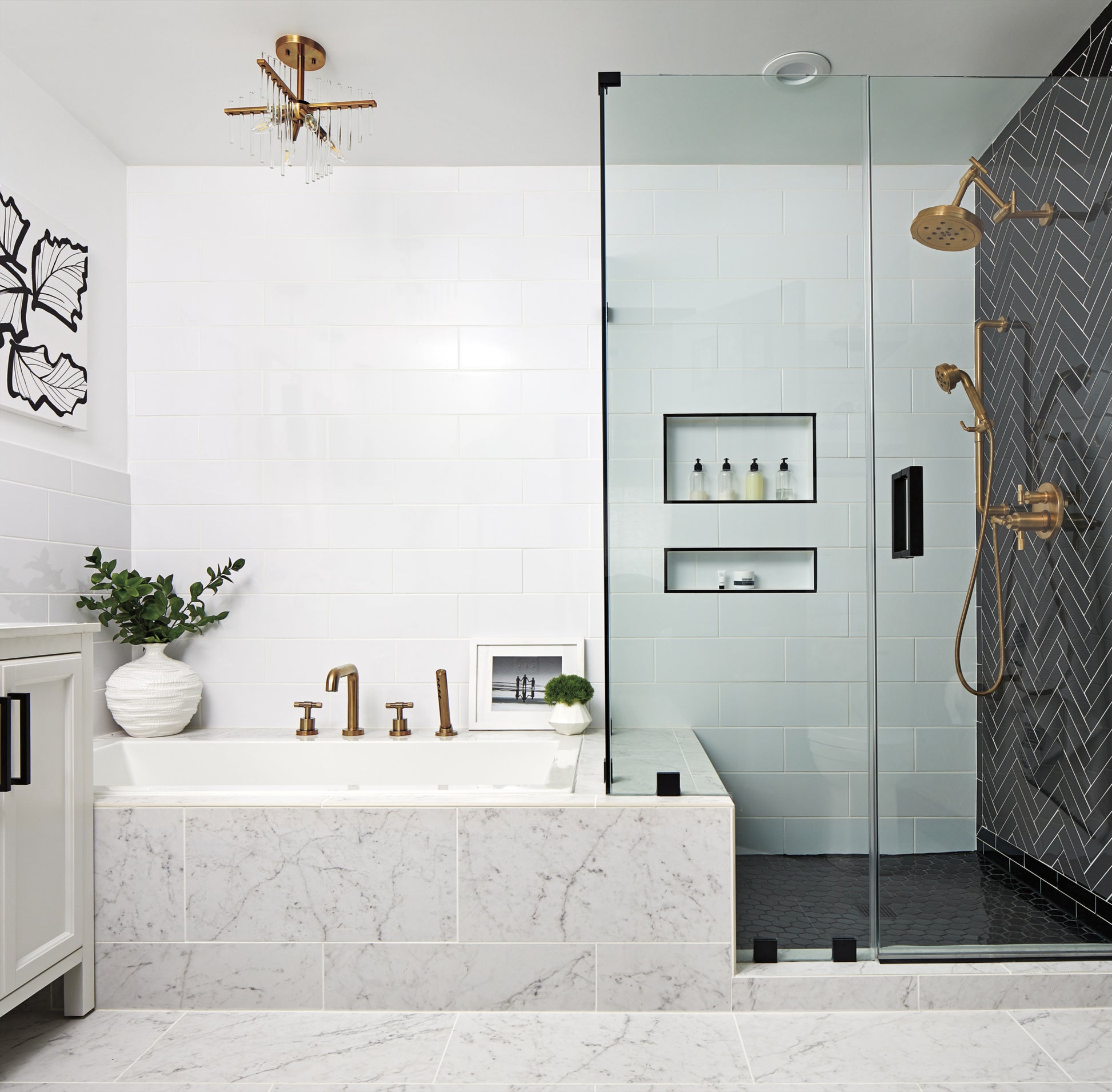 Litze Wall Mount Handshower with H2Okinetic Technology lifestyle
