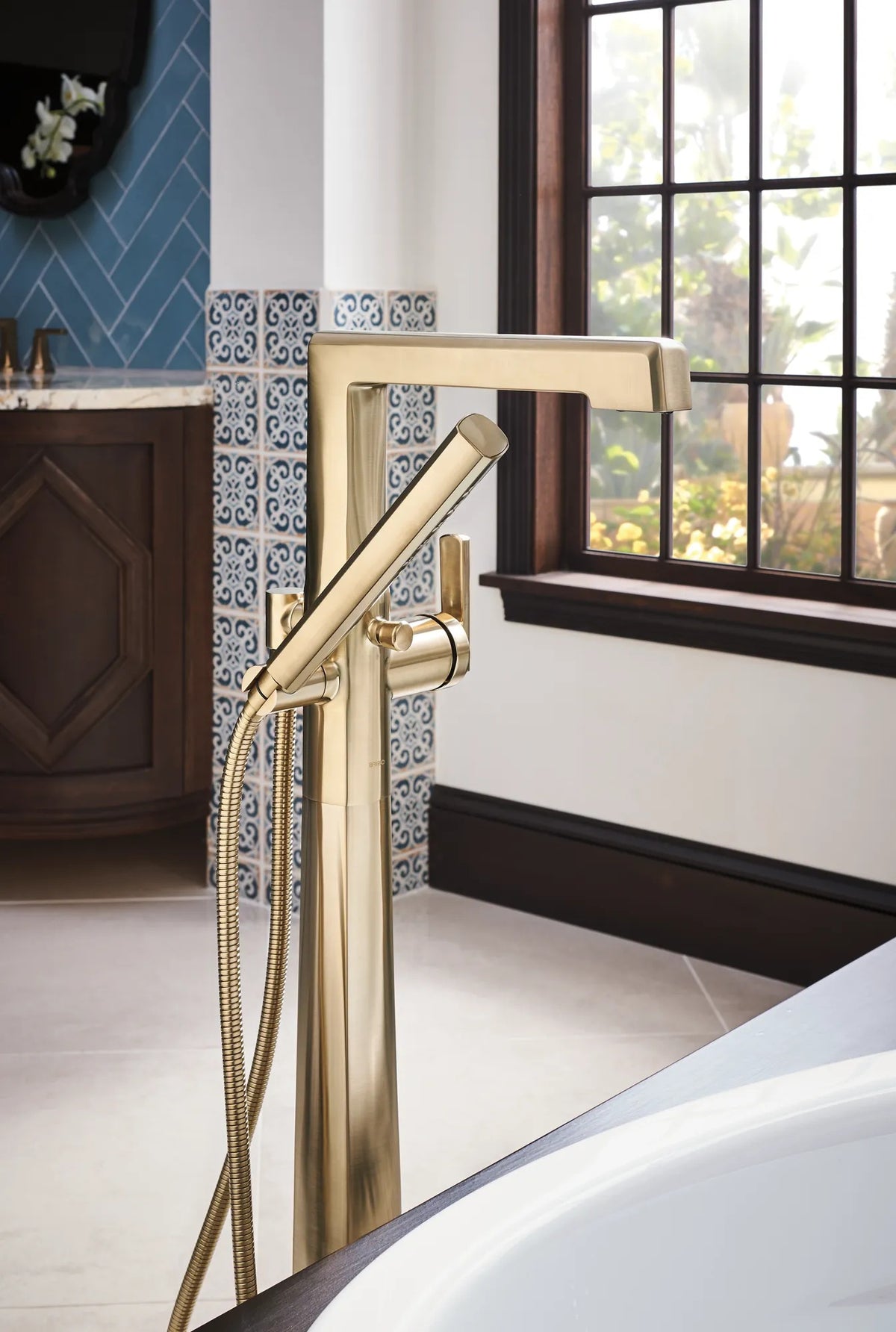 Levoir H2OKINETIC Multi-Function Slide Bar Handshower lifestyle