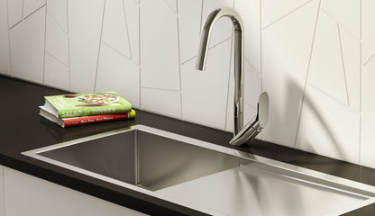 Baril Single-hole kitchen faucet with 2-function pull-down spray