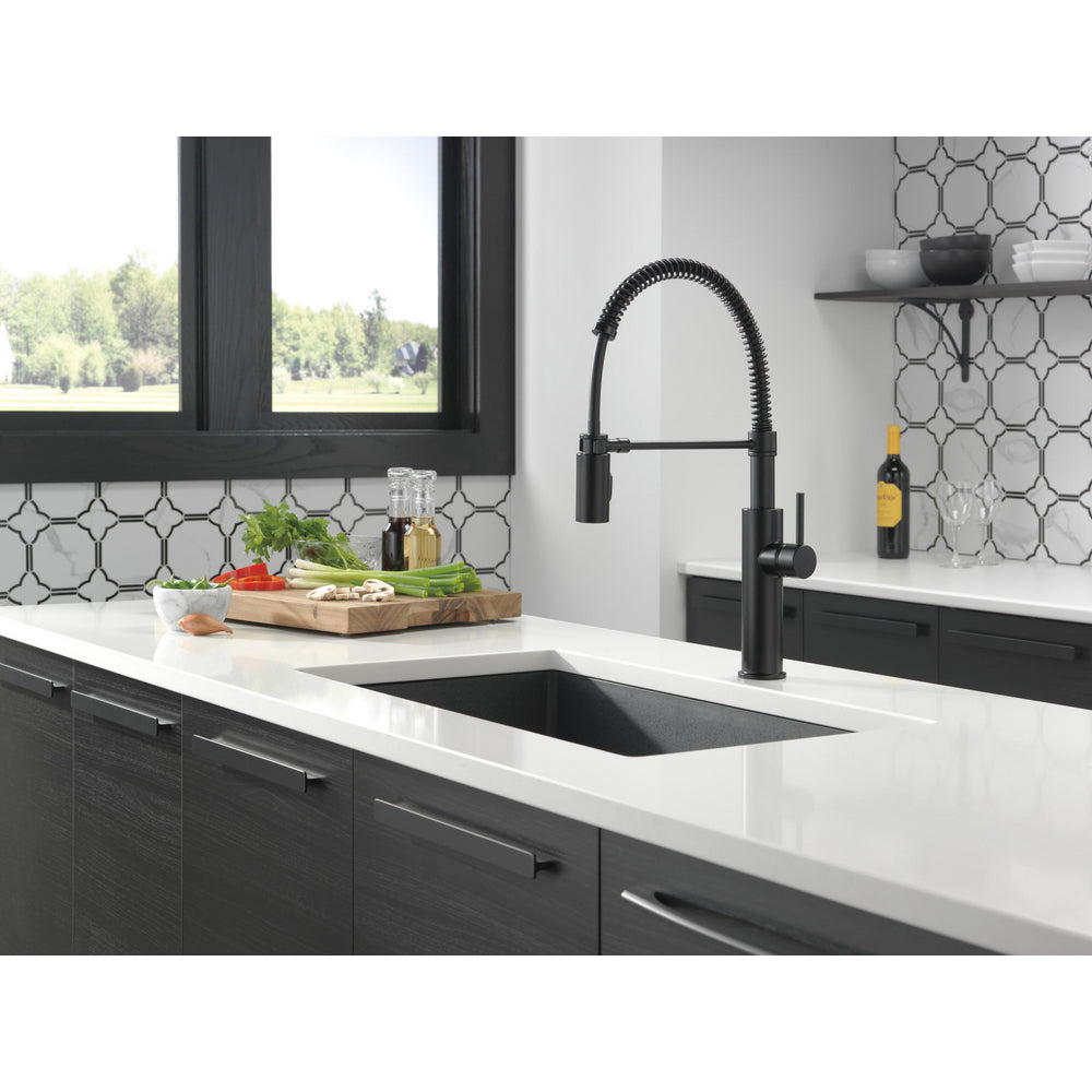 Delta Antoni Single-Handle Pull-Down Spring Kitchen Faucet